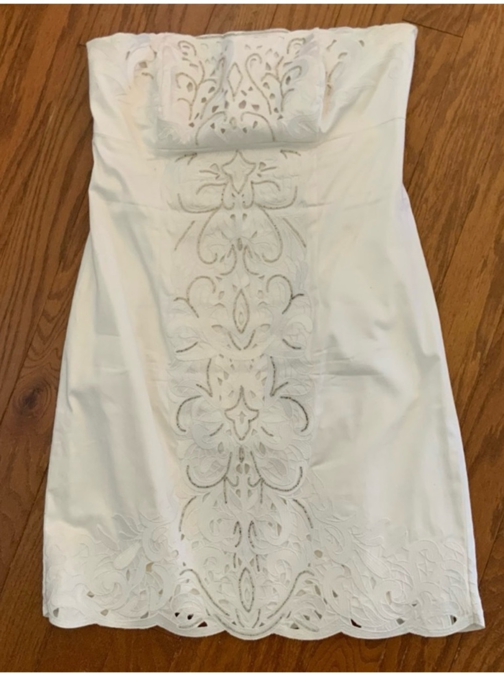 🌺Like new..WHITE HOUSE BLACK 8MARKET..beaded eyelet bone in dress🌺
